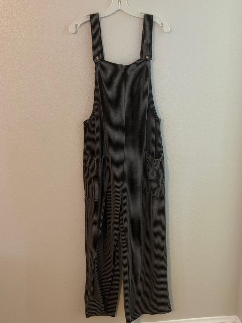 Pinstriped Wide-Leg Overalls Jumpsuit - Black & Gray